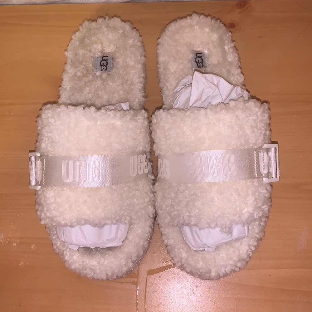 UGG WOMEN'S FLUFFITA (Worn)